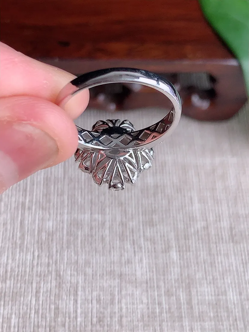 天然A货翡翠18K金伴钻镶嵌满绿蛋面戒指 圈口17.4裸石尺寸7.3×6.7mm 重量4.04g 0530