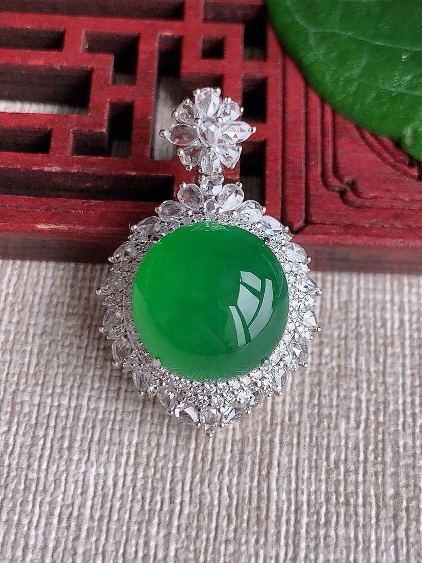 天然A货翡翠18K金伴阳绿蛋面吊坠尺寸31×20×14裸石13.3×13m量7.00g 0530
