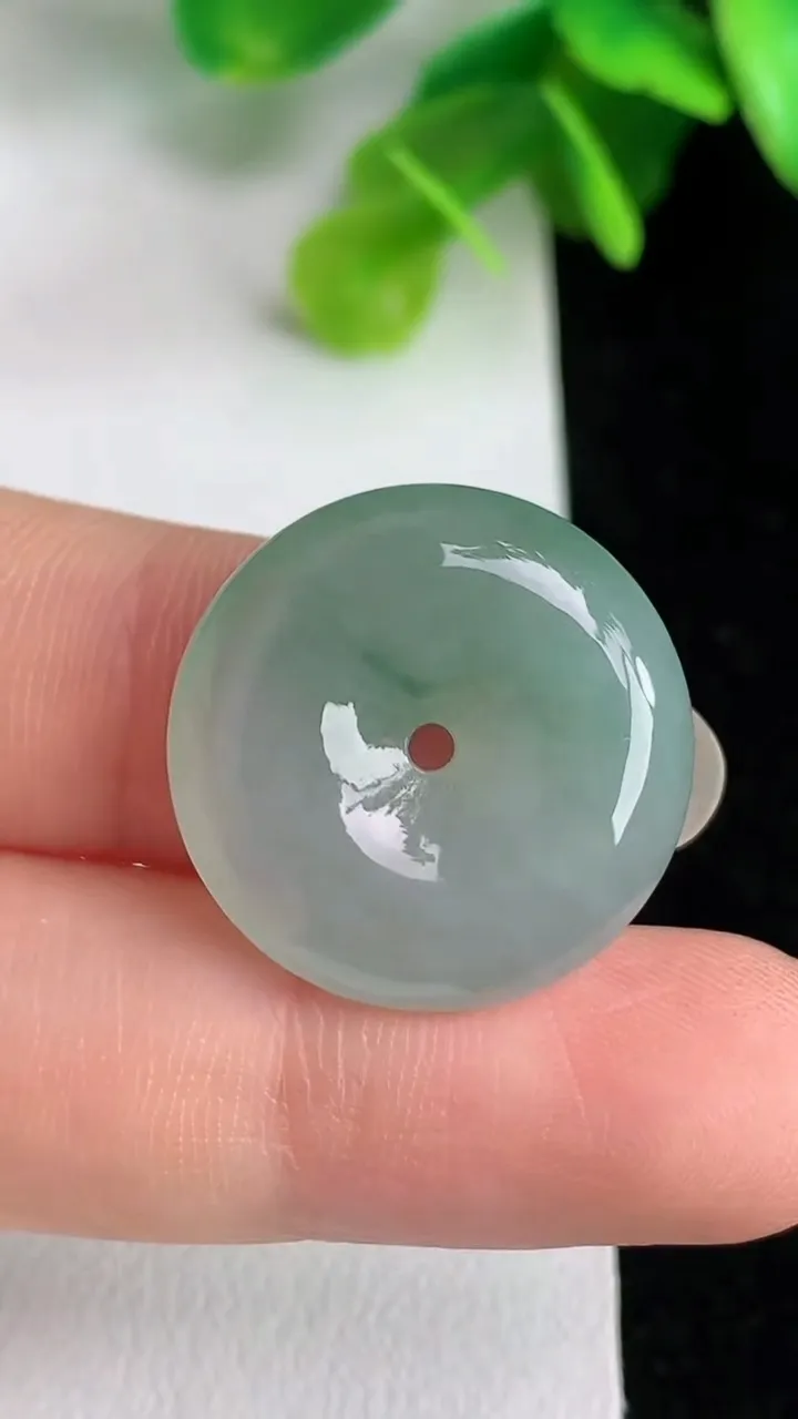 天然A货翡翠飘花平安扣吊坠，尺寸 22-5.9，重:5.38g
5月31日