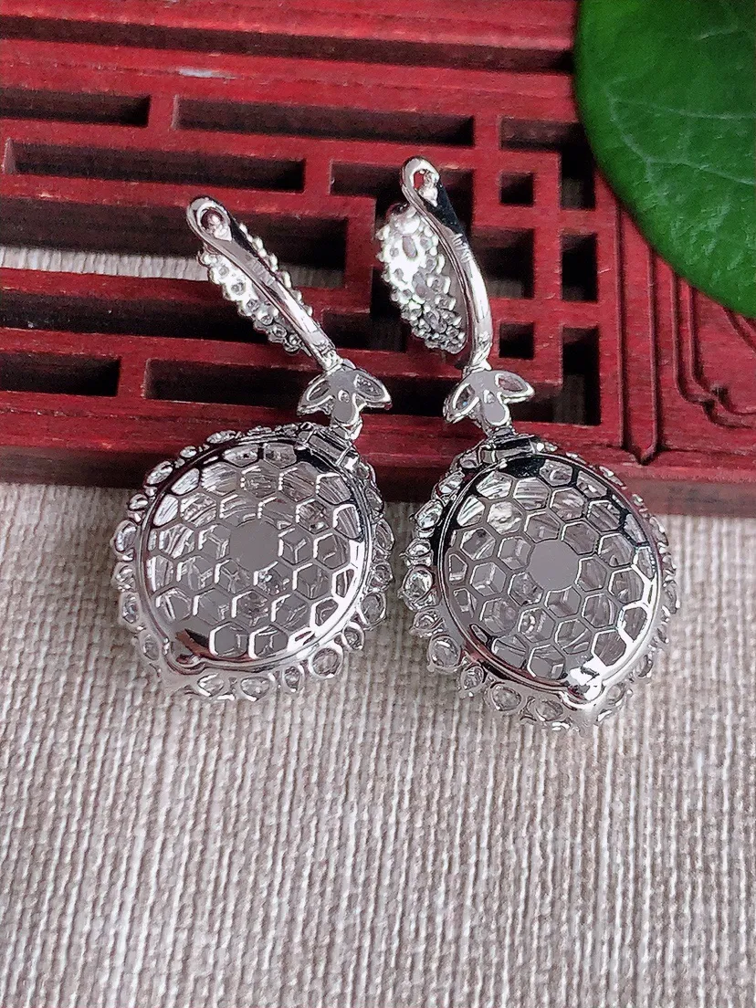 天然A货翡翠18K金伴钻镶嵌阳绿无事牌耳坠 尺寸13.5×9mm 重量10.20g 0530