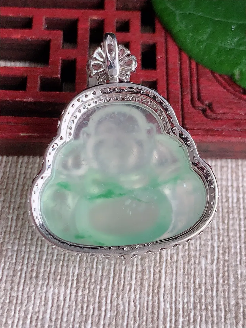 天然A货翡翠18K金伴飘绿佛公吊坠尺寸33×26.7×10.2裸石21×24m量7.86g 0530