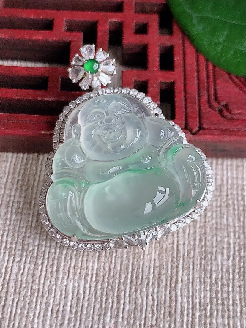 天然A货翡翠18K金伴飘绿佛公吊坠尺寸33×26.7×10.2裸石21×24m量7.86g 0530
