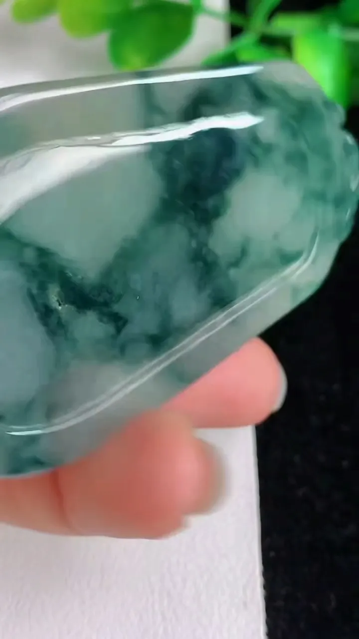 天然A货翡翠山水牌吊坠，尺寸 65-40-10，重:45.00g
5月31日