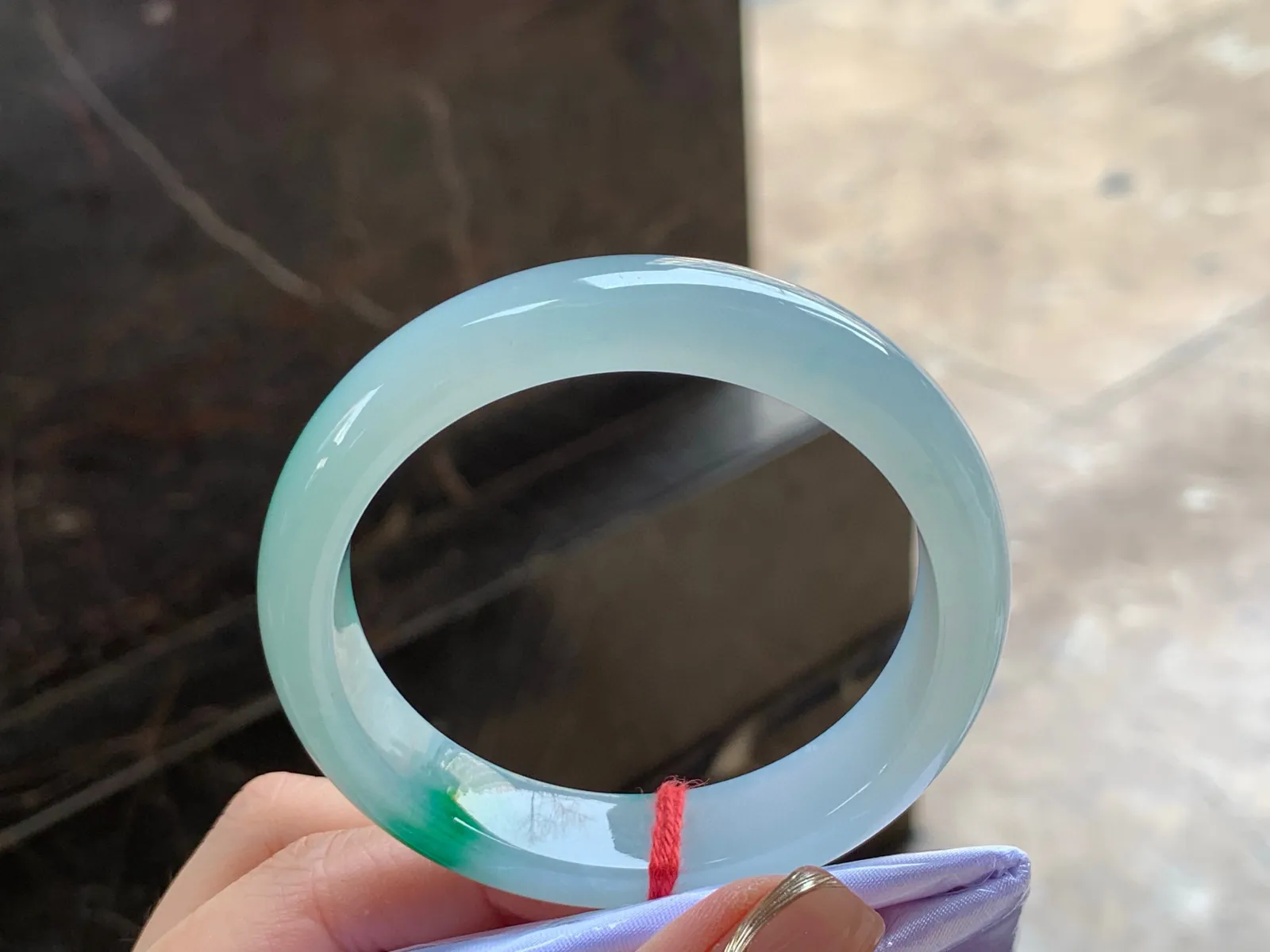 冰带色手镯
水润55/12.5/7.5mm