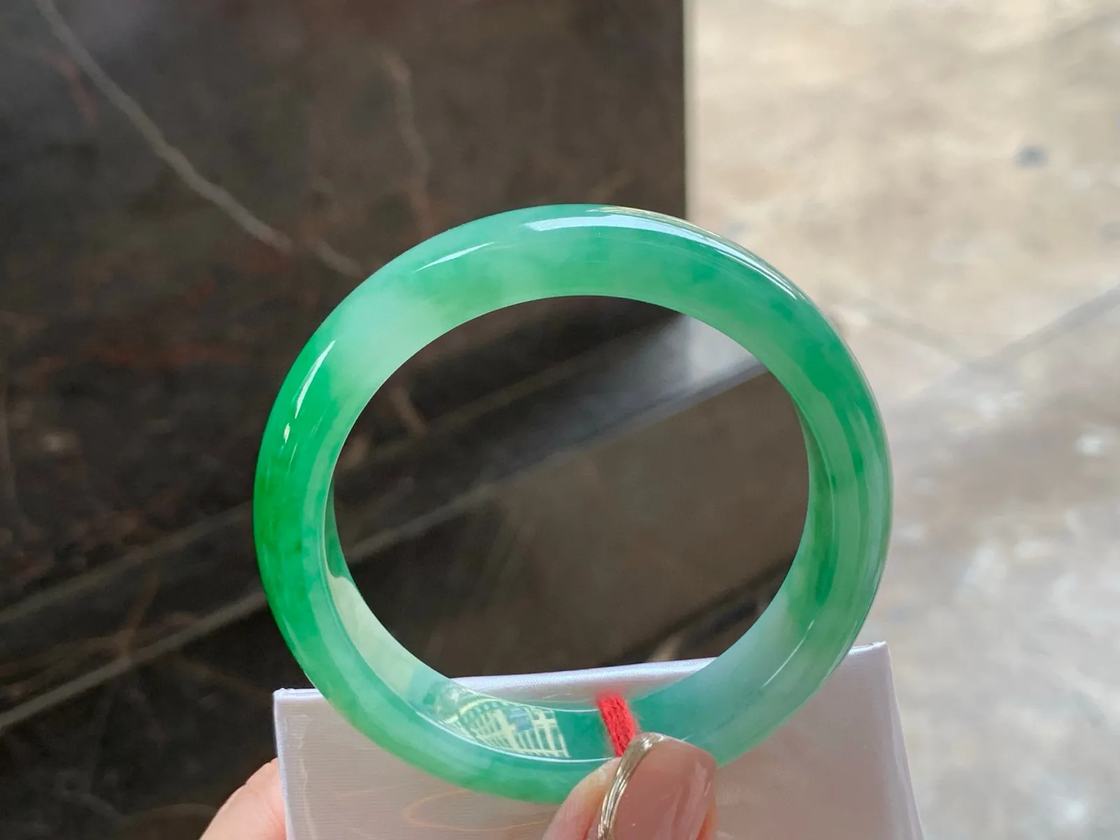 带色手镯
水润清爽 52.8/12.6/7.8mm