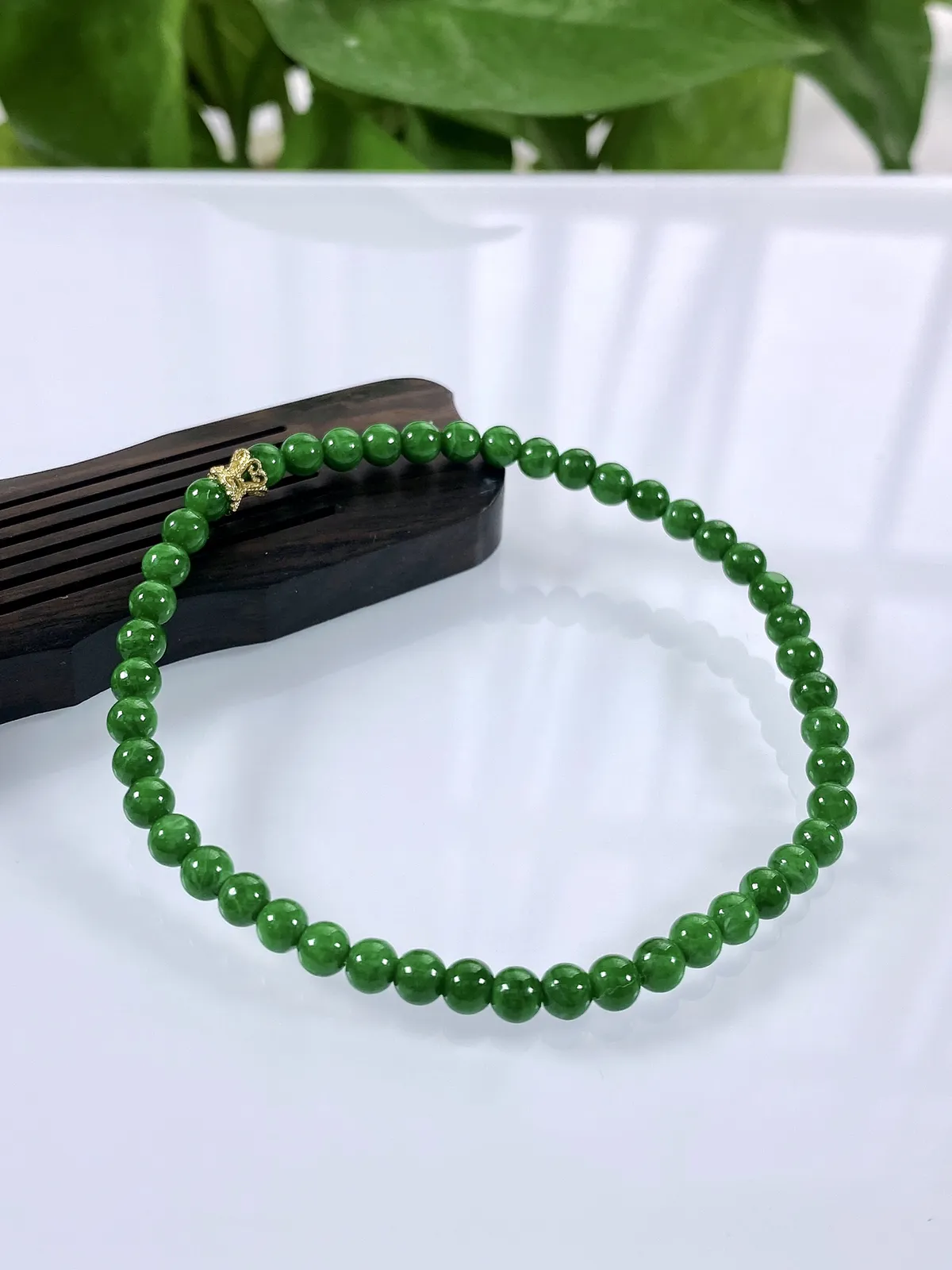 缅甸天然翡翠A货，卡4水润满绿辣绿小米珠圆珠手串手链，尺寸：4mm/47颗，重量：4.95g