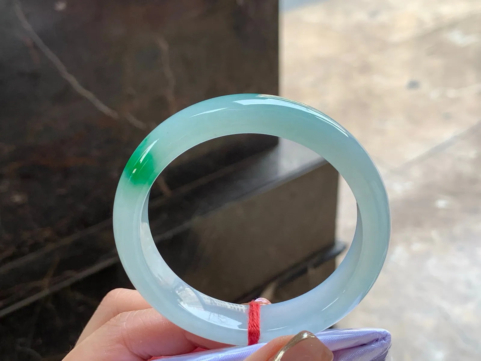 冰带色手镯
水润55/12.5/7.5mm