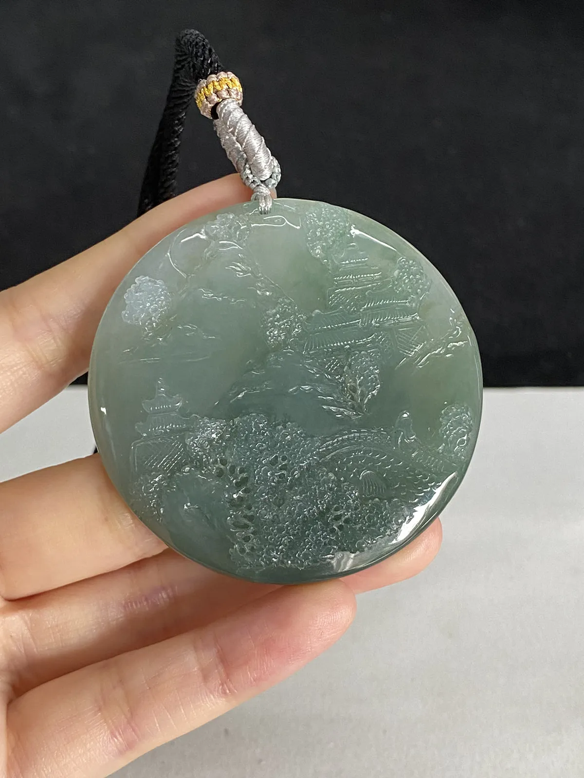 翡翠冰糯种淡绿色山水牌