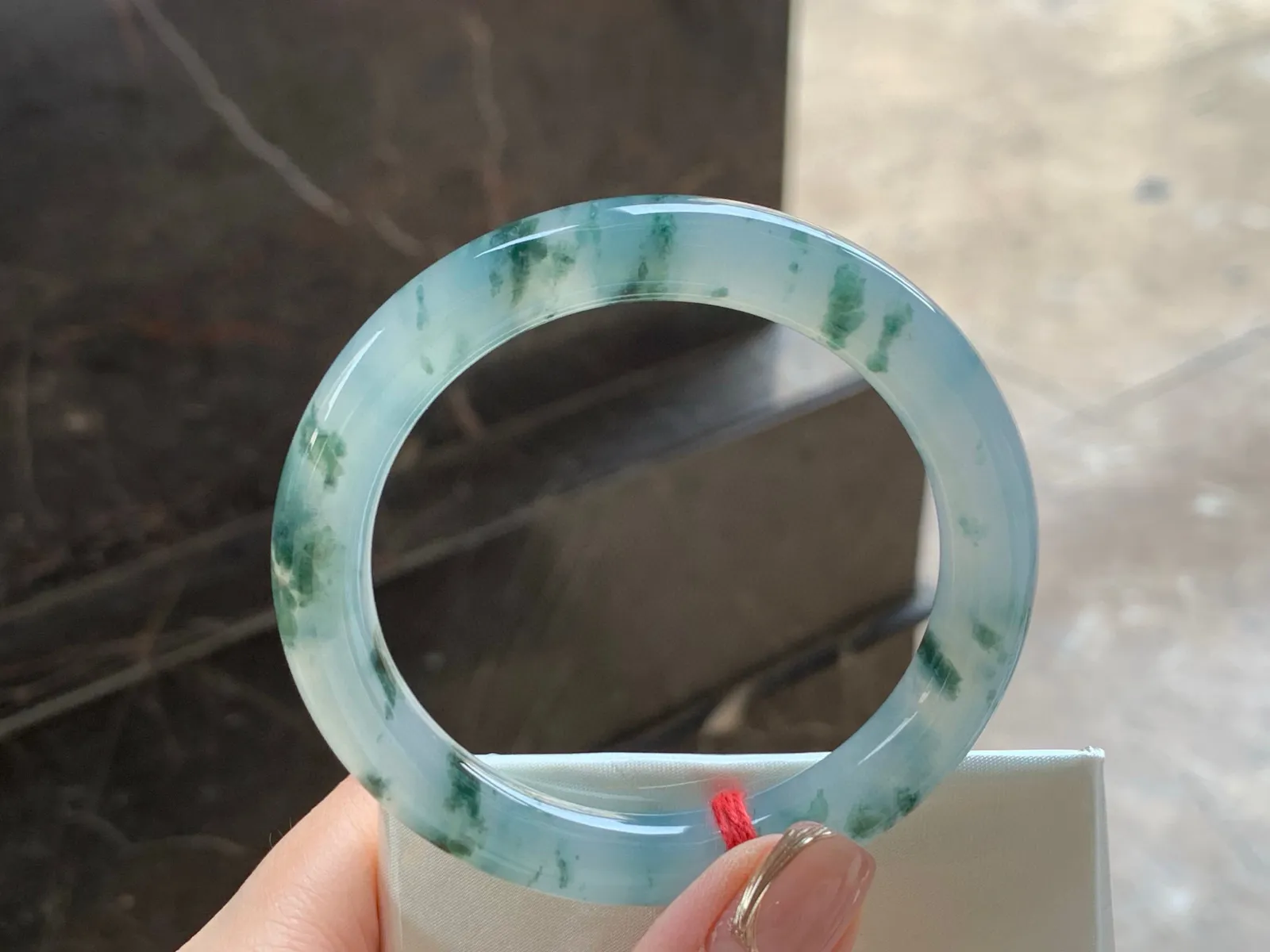 冰飘花圆条手镯
清爽54.3/8.9/9.2mm
