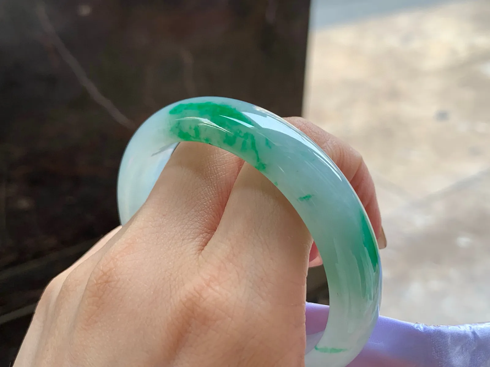 冰带色手镯
水润55/12.5/7.5mm