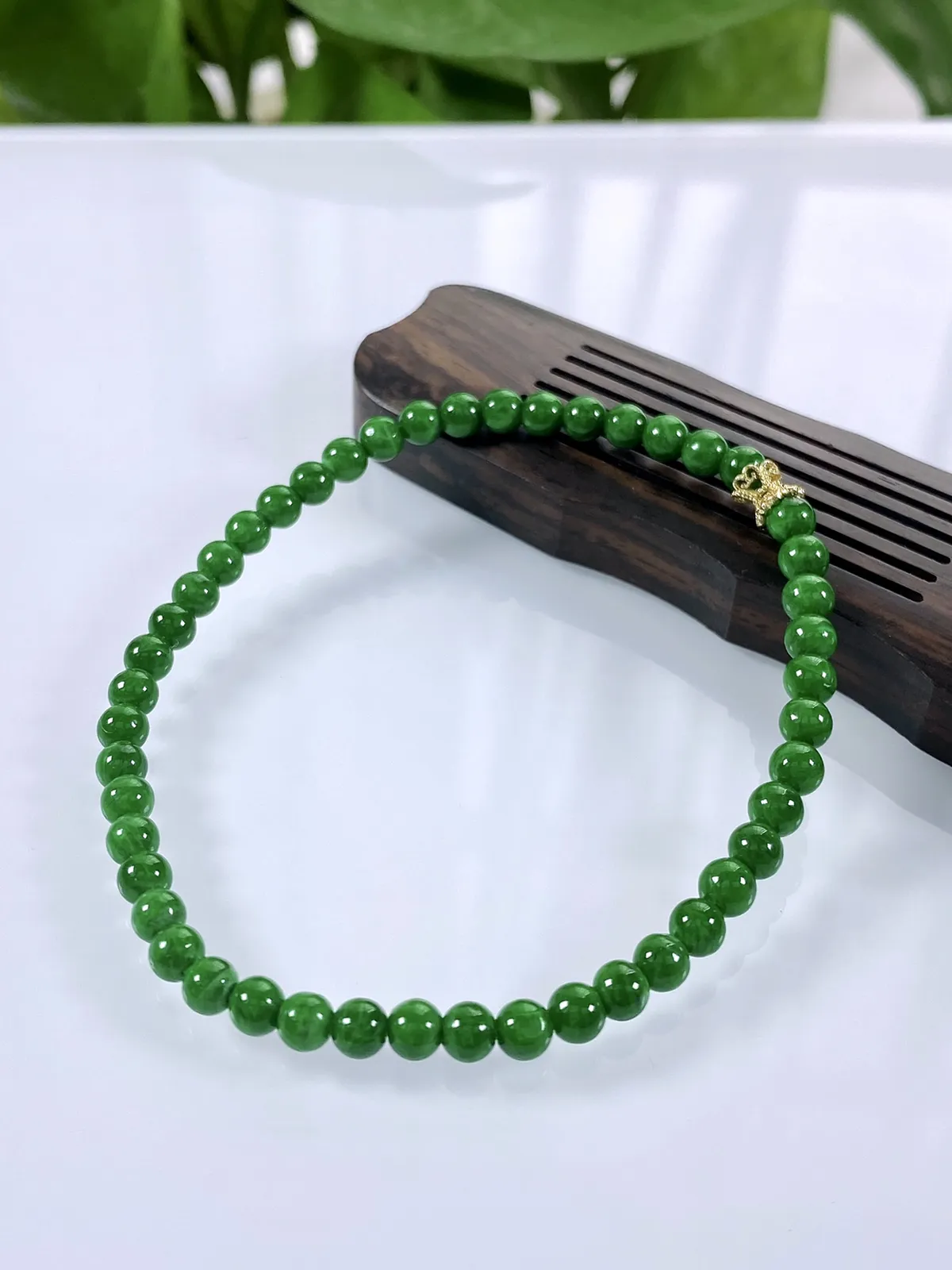 缅甸天然翡翠A货，卡4水润满绿辣绿小米珠圆珠手串手链，尺寸：4mm/47颗，重量：4.95g