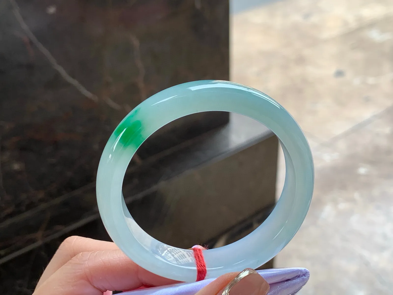 冰带色手镯
水润55/12.5/7.5mm