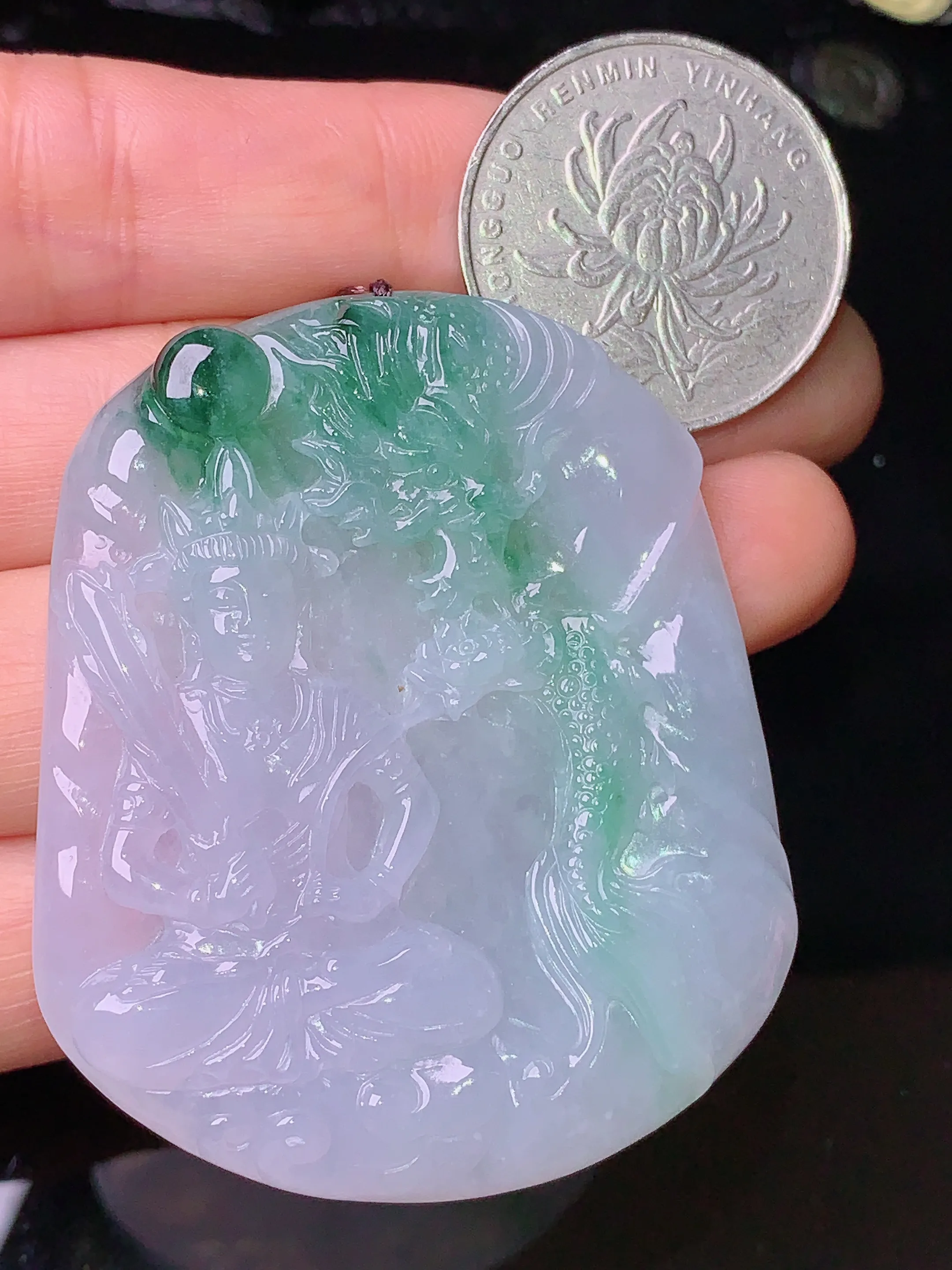 飘绿乘龙观音吊坠 玉质细腻 色泽清新艳丽 整体尺寸53.3*44.8*6.8