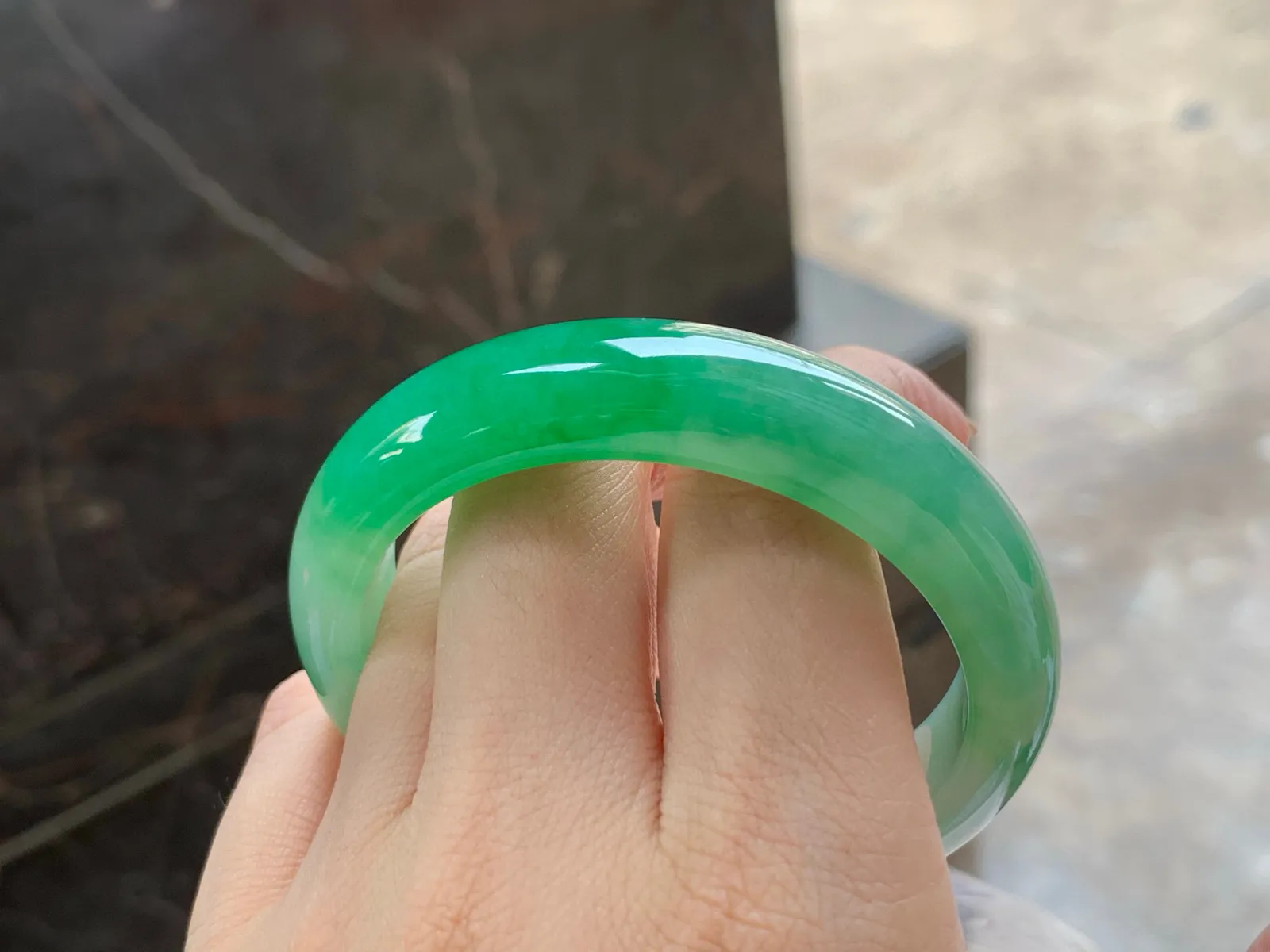 带色手镯
水润清爽 52.8/12.6/7.8mm