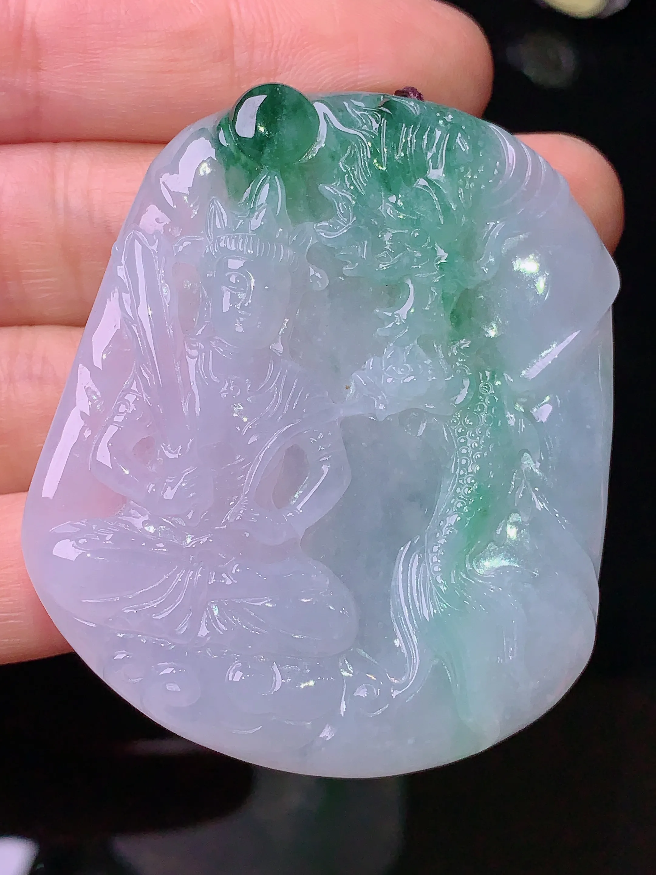 飘绿乘龙观音吊坠 玉质细腻 色泽清新艳丽 整体尺寸53.3*44.8*6.8