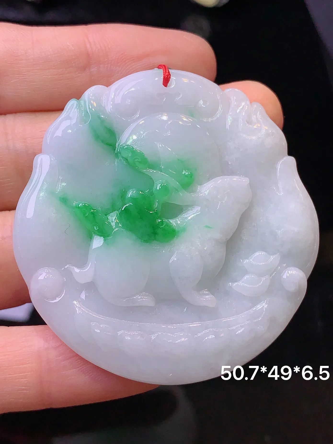 飘绿生肖兔吊坠 玉质细腻 色泽清新艳丽 整体尺寸50.7*49*6.5