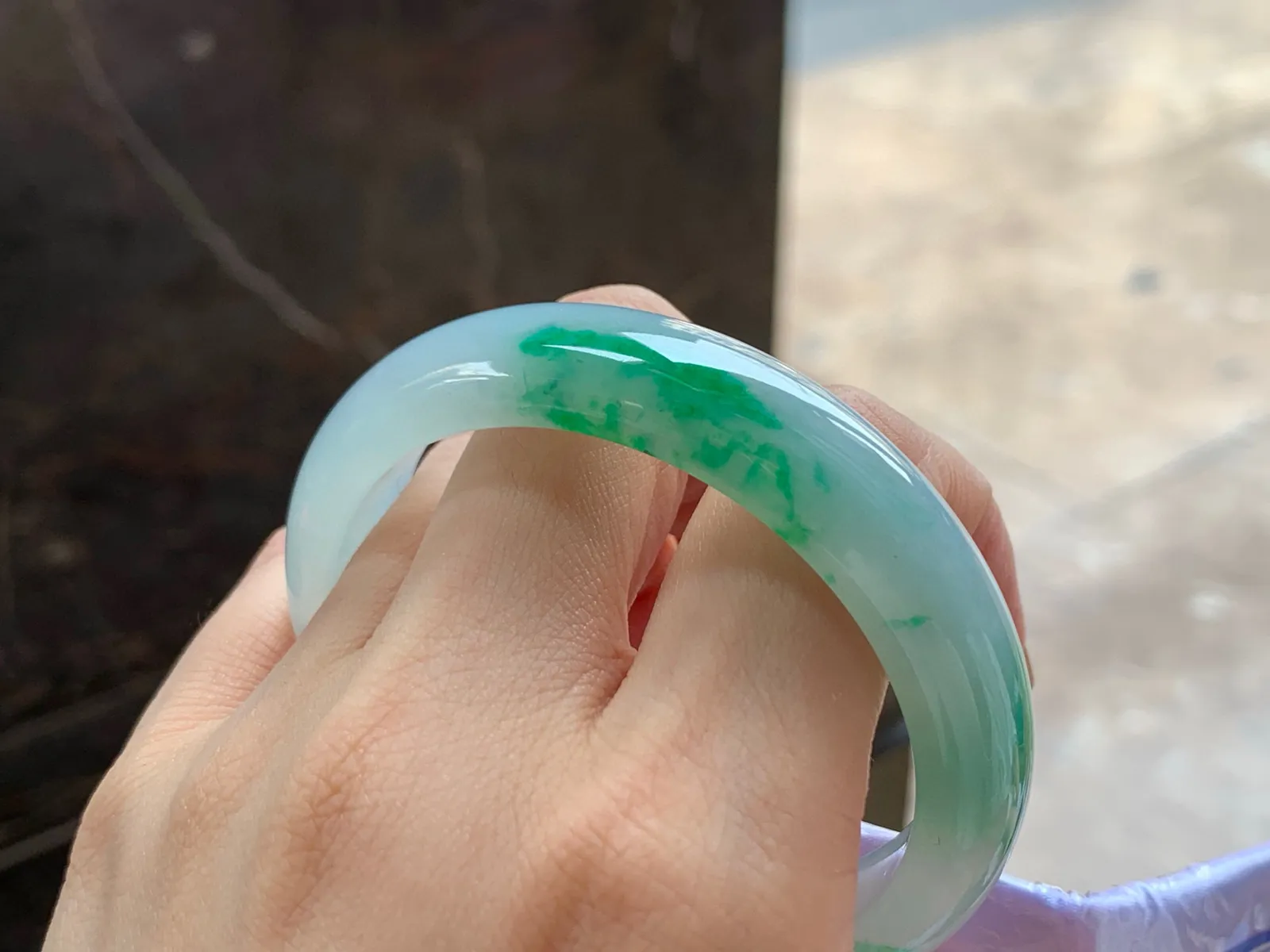 冰带色手镯
水润55/12.5/7.5mm