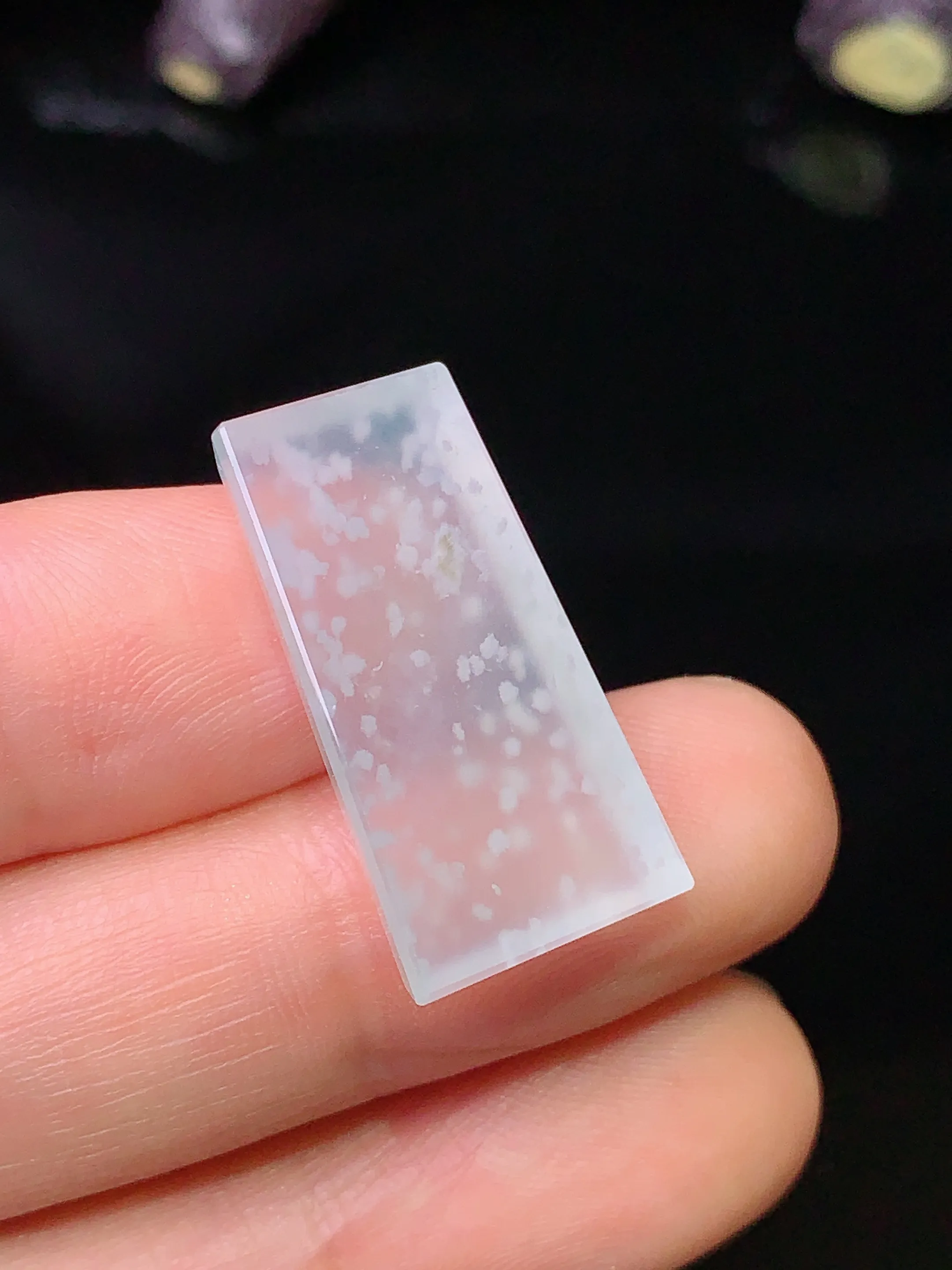 镶嵌款 木那料雪花棉无事牌吊坠 玉质细腻 色泽清新艳丽 整体尺寸24.3*13*4