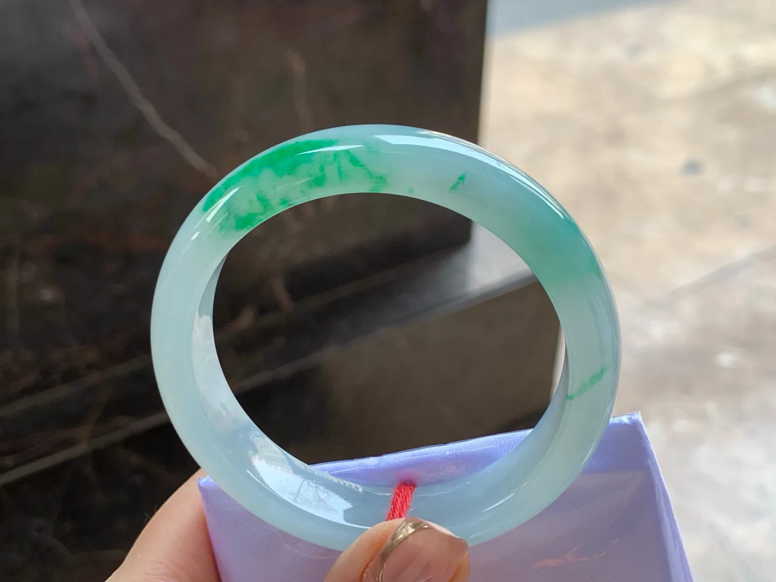 冰带色手镯
水润55/12.5/7.5mm