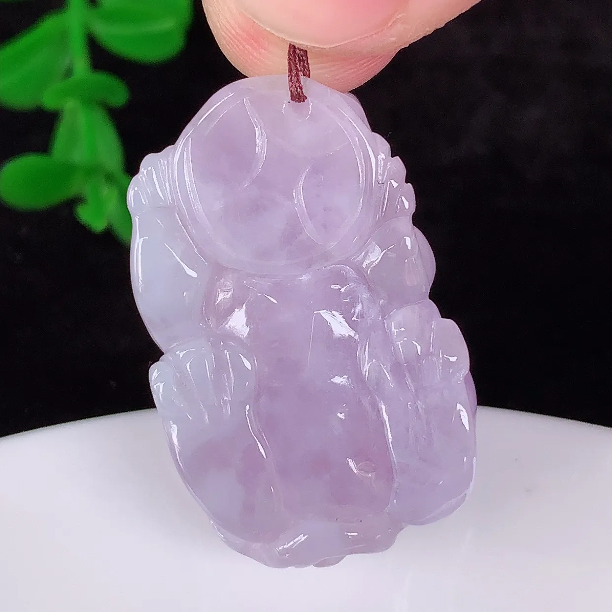 自然光实拍，冰润冰糯种紫罗兰翡翠招财貔貅吊坠，民间有“一摸貔貅运程旺盛，再摸貔貅财运滚滚，三摸貔貅平步青云 ”的美好祝愿。#57.27