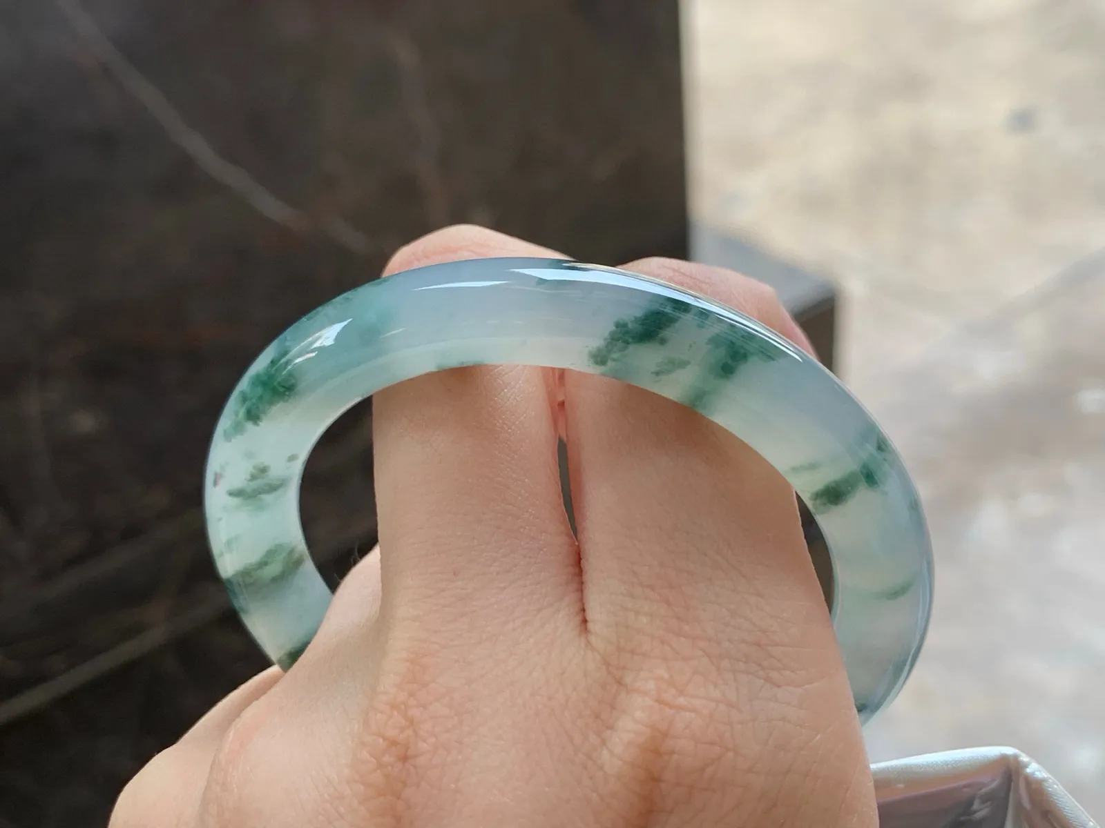 冰飘花圆条手镯
清爽54.3/8.9/9.2mm