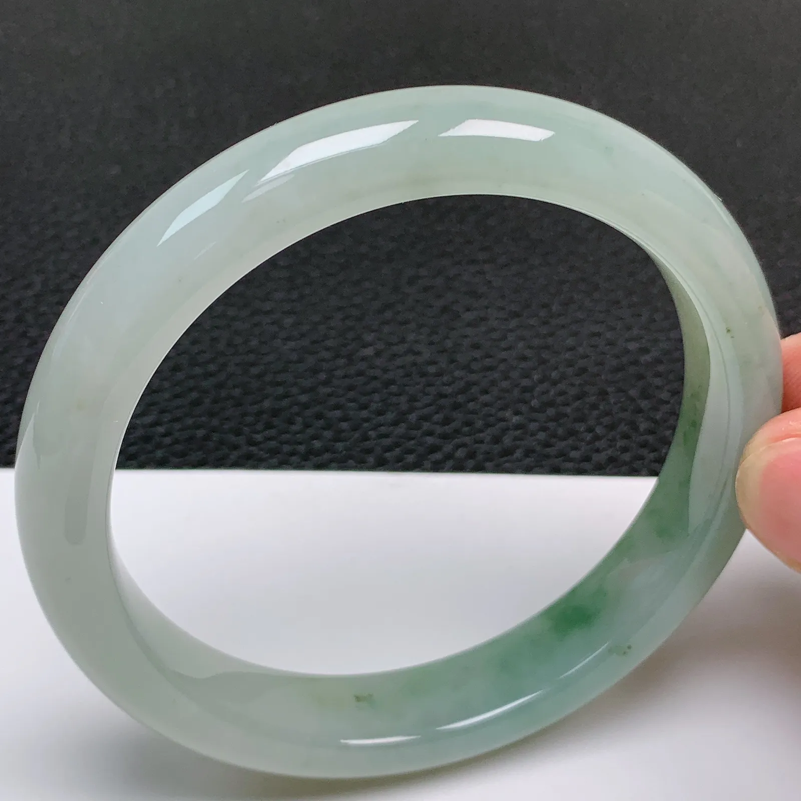 圈口60～61 天然翡翠A货老坑冰润飘花正圈手镯 尺寸60.9*12*8.6mm