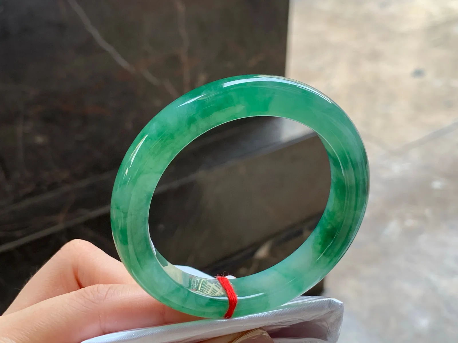 冰晴绿手镯
水润55.2/11.2/9mm