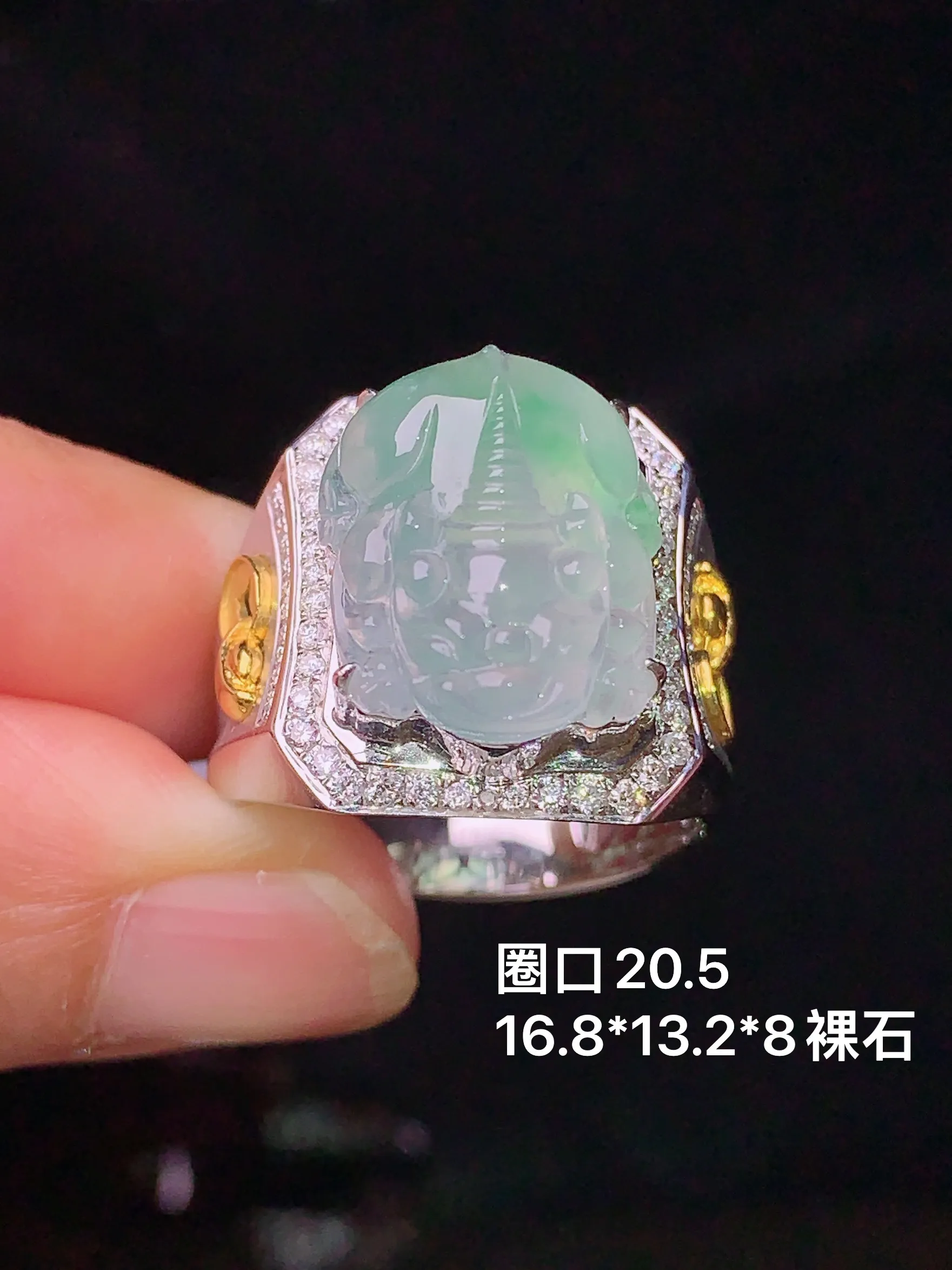 18k金钻镶嵌飘绿貔貅戒指 玉质细腻 色泽清新艳丽 圈口20.5 整体尺寸16.8*13.2*8