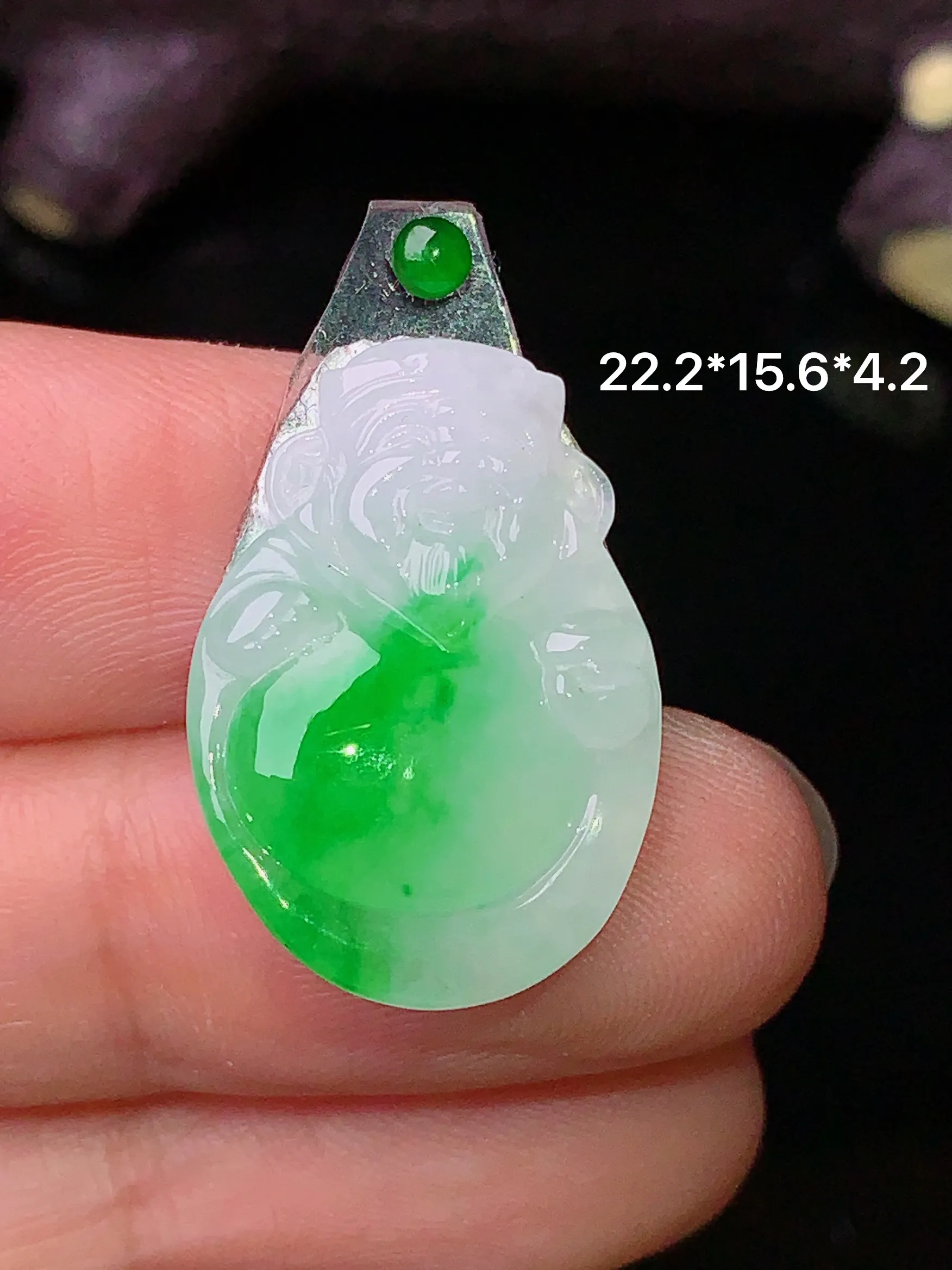 镶嵌款 飘绿财神吊坠 玉质细腻 色泽清新艳丽 整体尺寸22.2*15.6*4.2