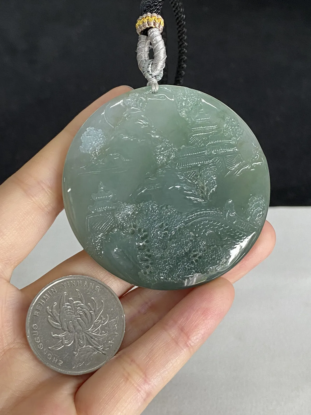 翡翠冰糯种淡绿色山水牌