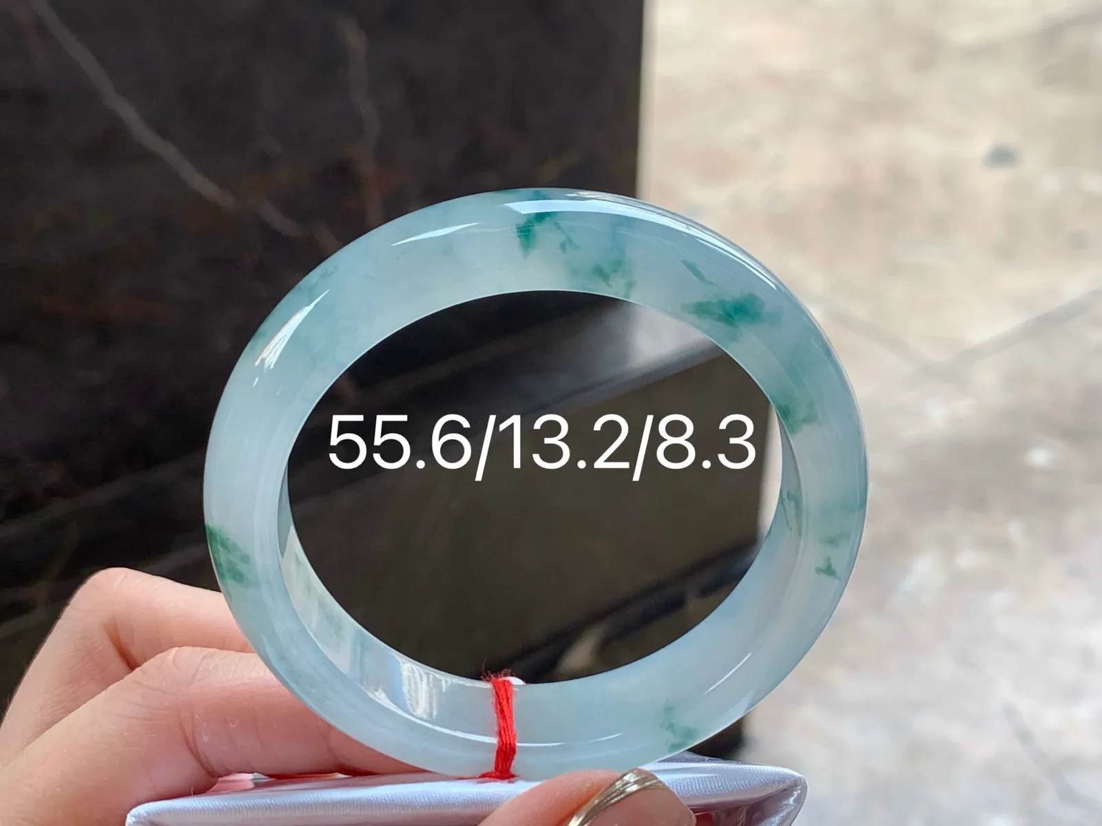 冰飘花手镯
清爽55.6/13.2/8.3mm