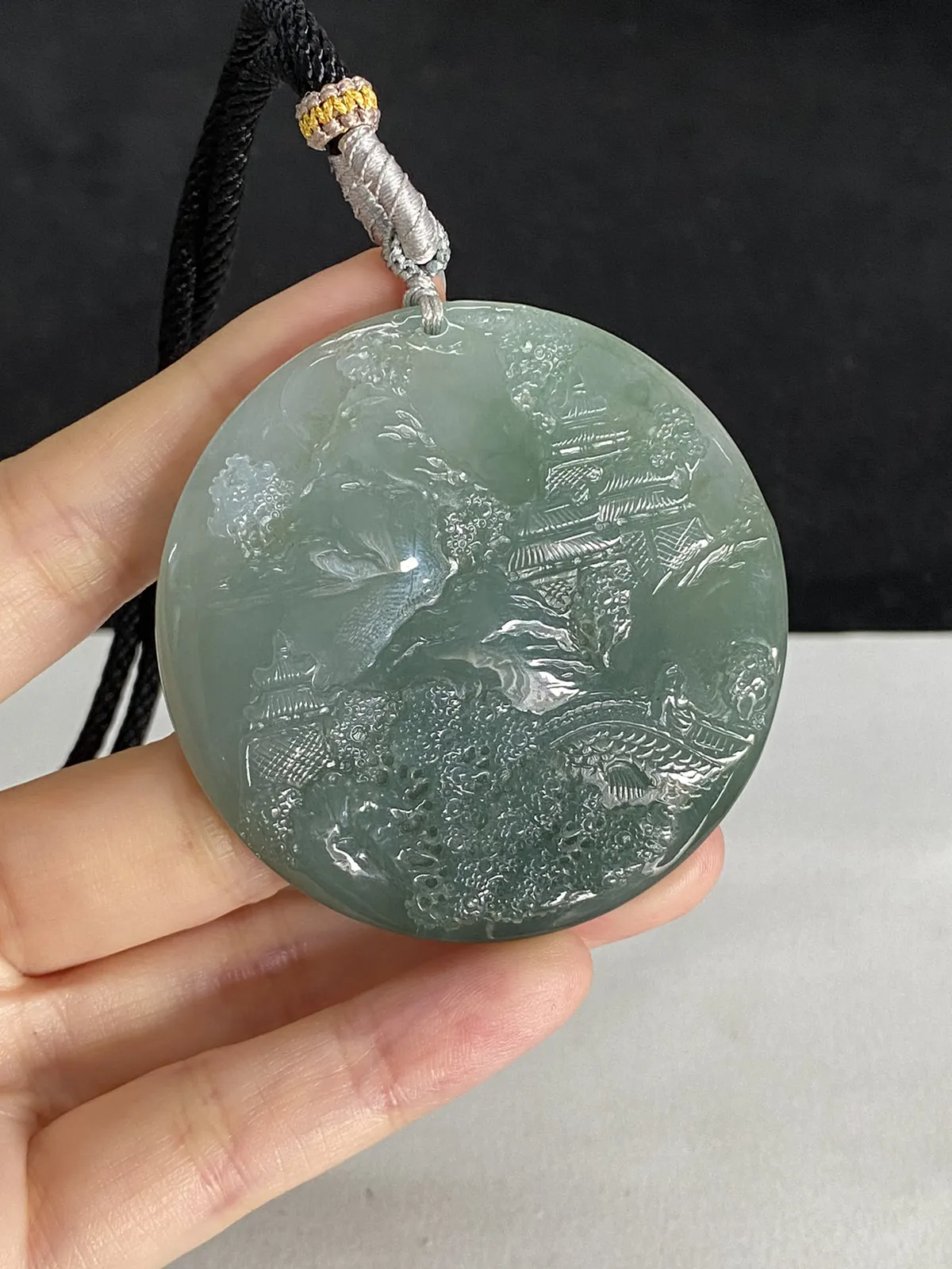 翡翠冰糯种淡绿色山水牌