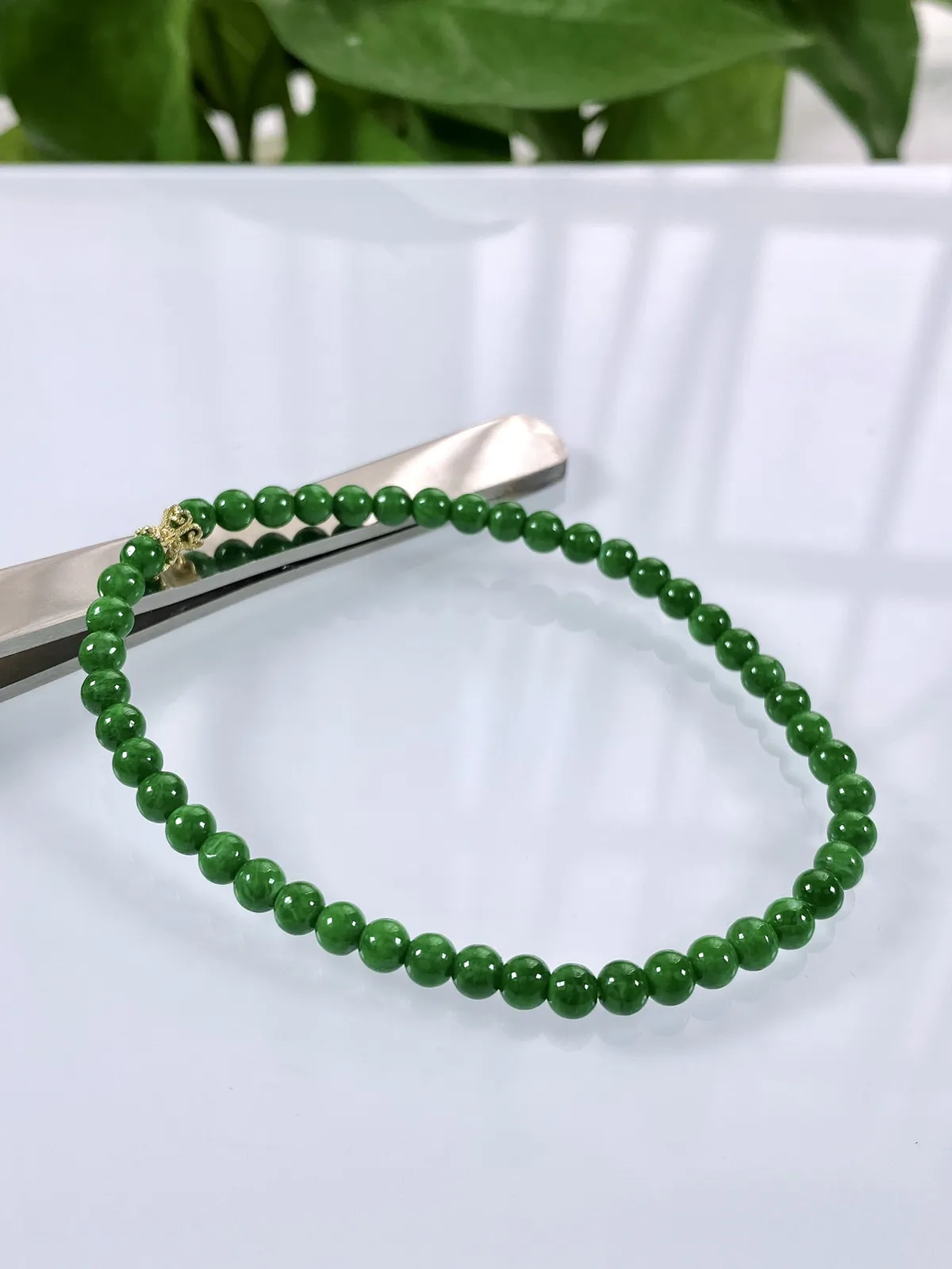 缅甸天然翡翠A货，卡4水润满绿辣绿小米珠圆珠手串手链，尺寸：4mm/47颗，重量：4.95g