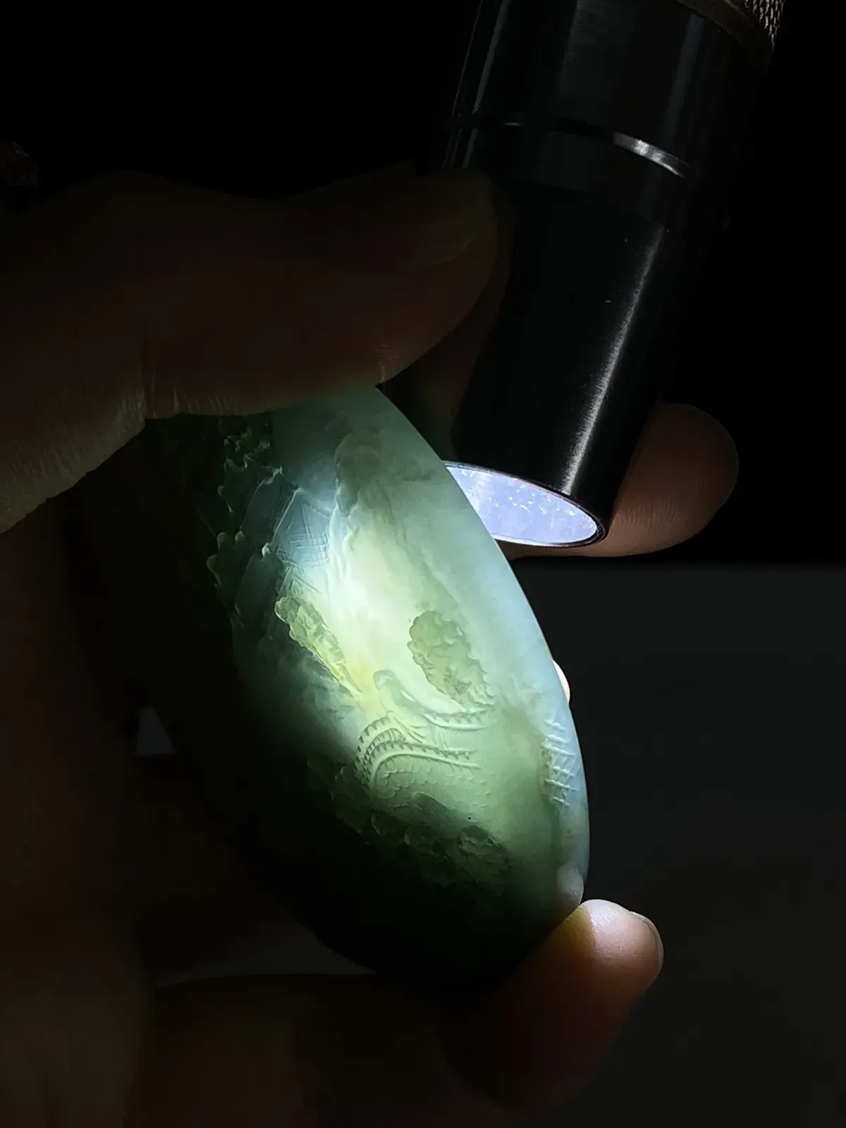 翡翠冰糯种淡绿色山水牌