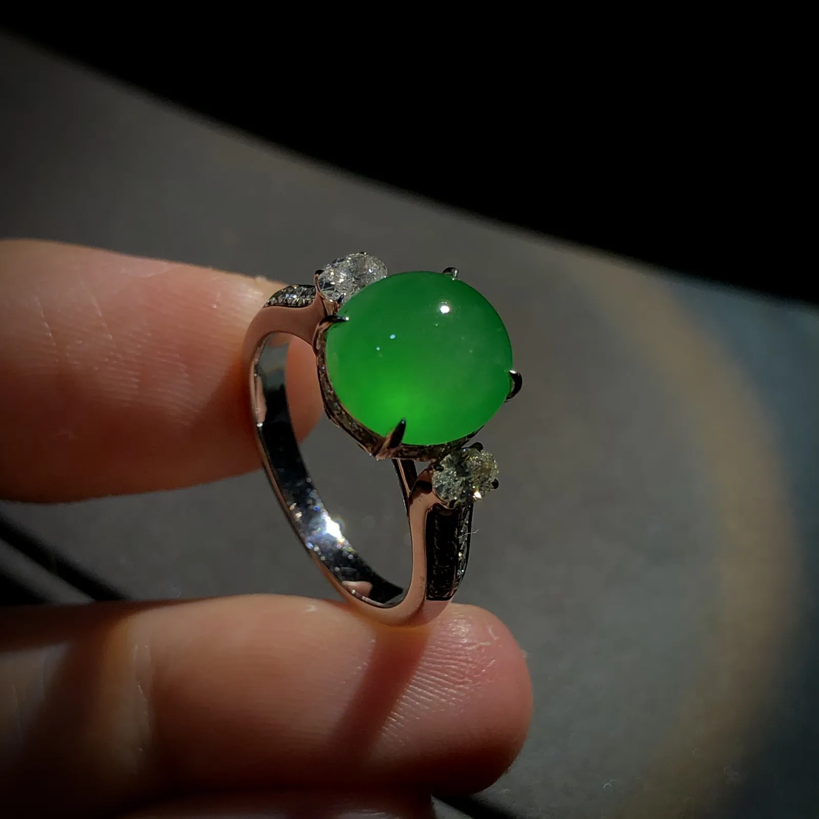 绿戒指，裸石10.2-9.3-6mm，
14#，18K金，南非钻，。