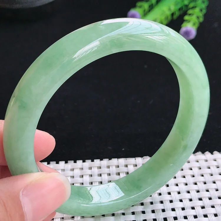 自然光61.6mm老坑精美温润满绿大圈口手镯翡翠玉镯尺寸61.6/12.3/8.9