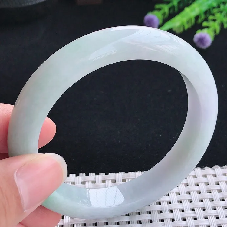 自然光57.5圈口老坑温润飘阳绿手镯翡翠玉镯尺寸57.5/11.8/8.7