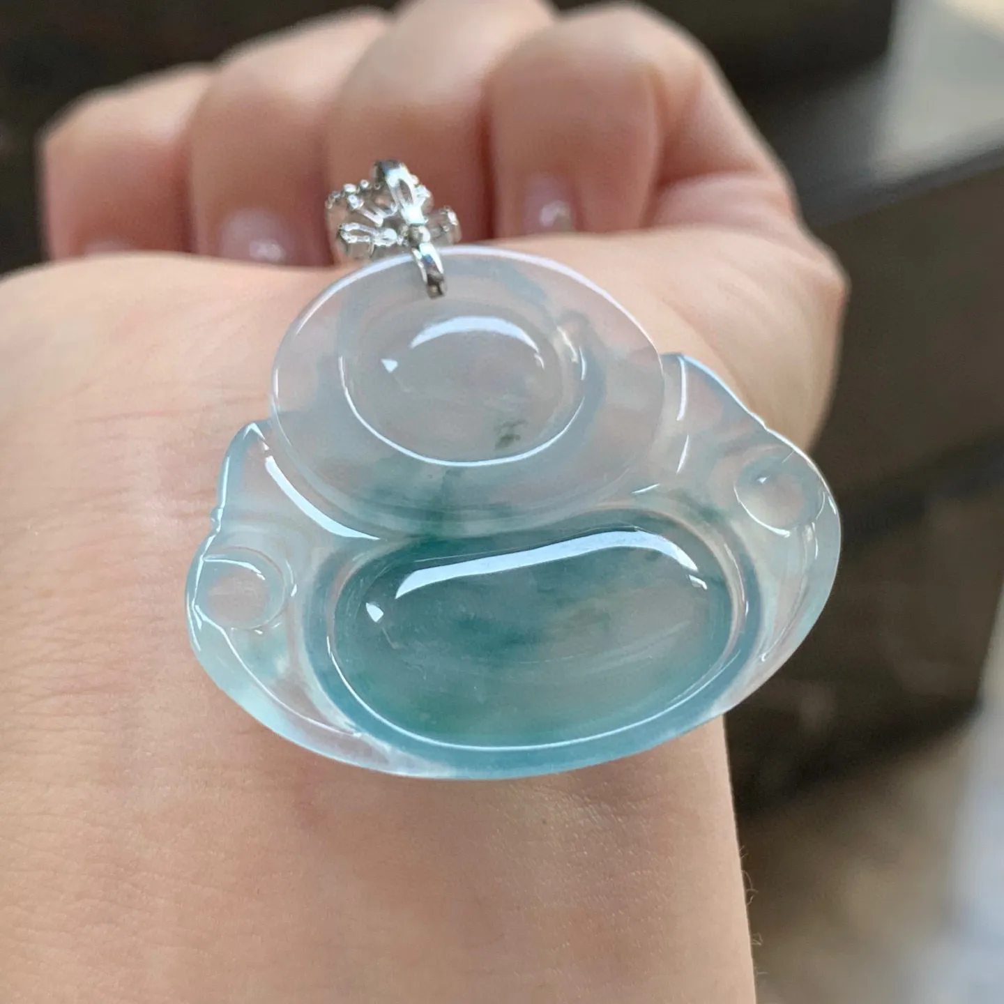 冰种飘花坐佛
大气