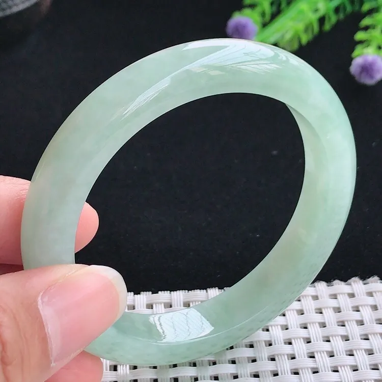 自然光53.8圈口老坑秀气冰润冰晴绿宽边手镯翡翠玉镯尺寸53.8/10.6/8.2