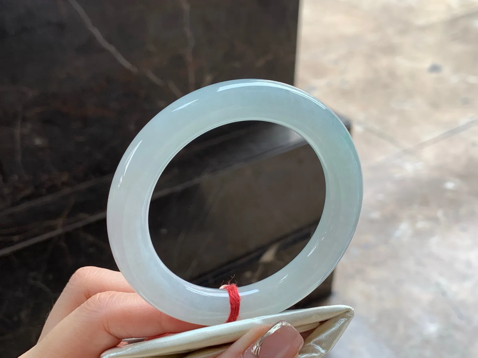 福镯
水润清爽 55.8/11.2mm