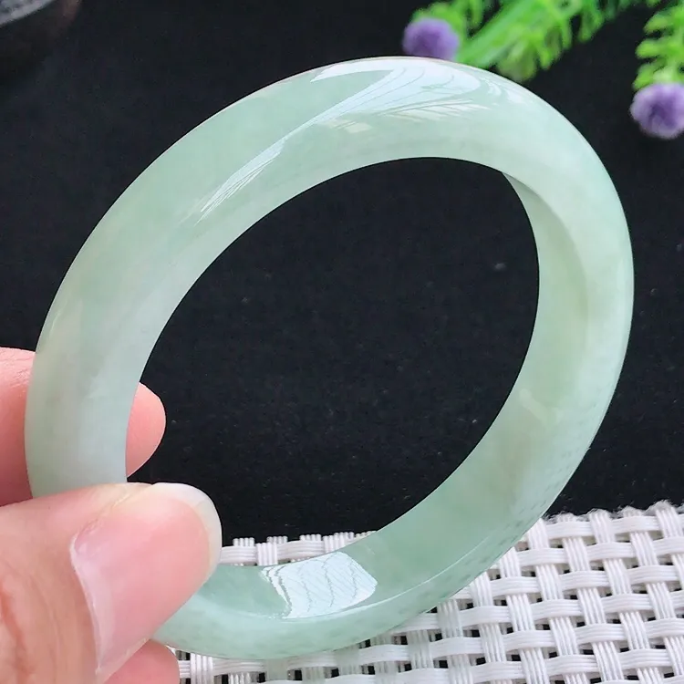 自然光53.8圈口老坑秀气冰润冰晴绿宽边手镯翡翠玉镯尺寸53.8/10.6/8.2
