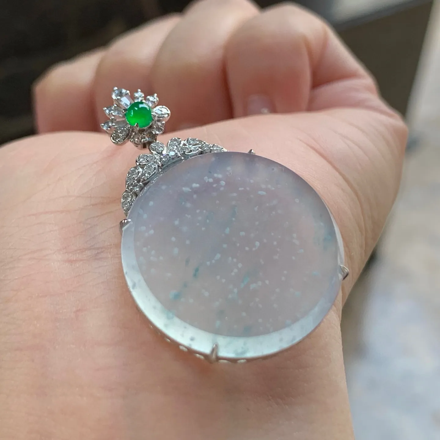 冰种雪花棉圆牌
真金镶嵌 精致