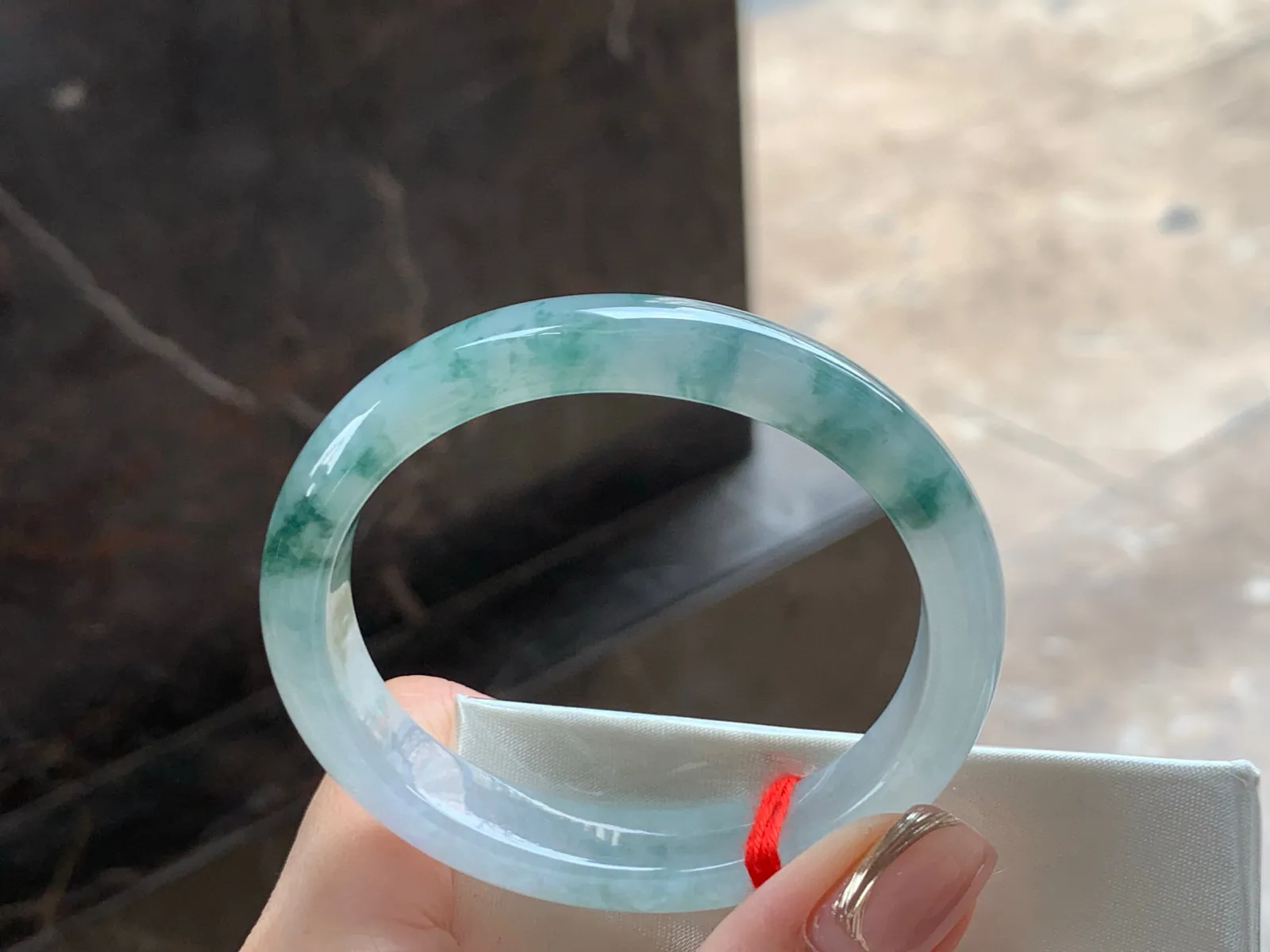 冰飘花贵妃镯
水润清爽 53.2/11/7mm