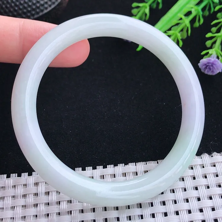 自然光54圈口老坑秀气温润飘绿圆条手镯翡翠玉镯尺寸54/8.2/8.4