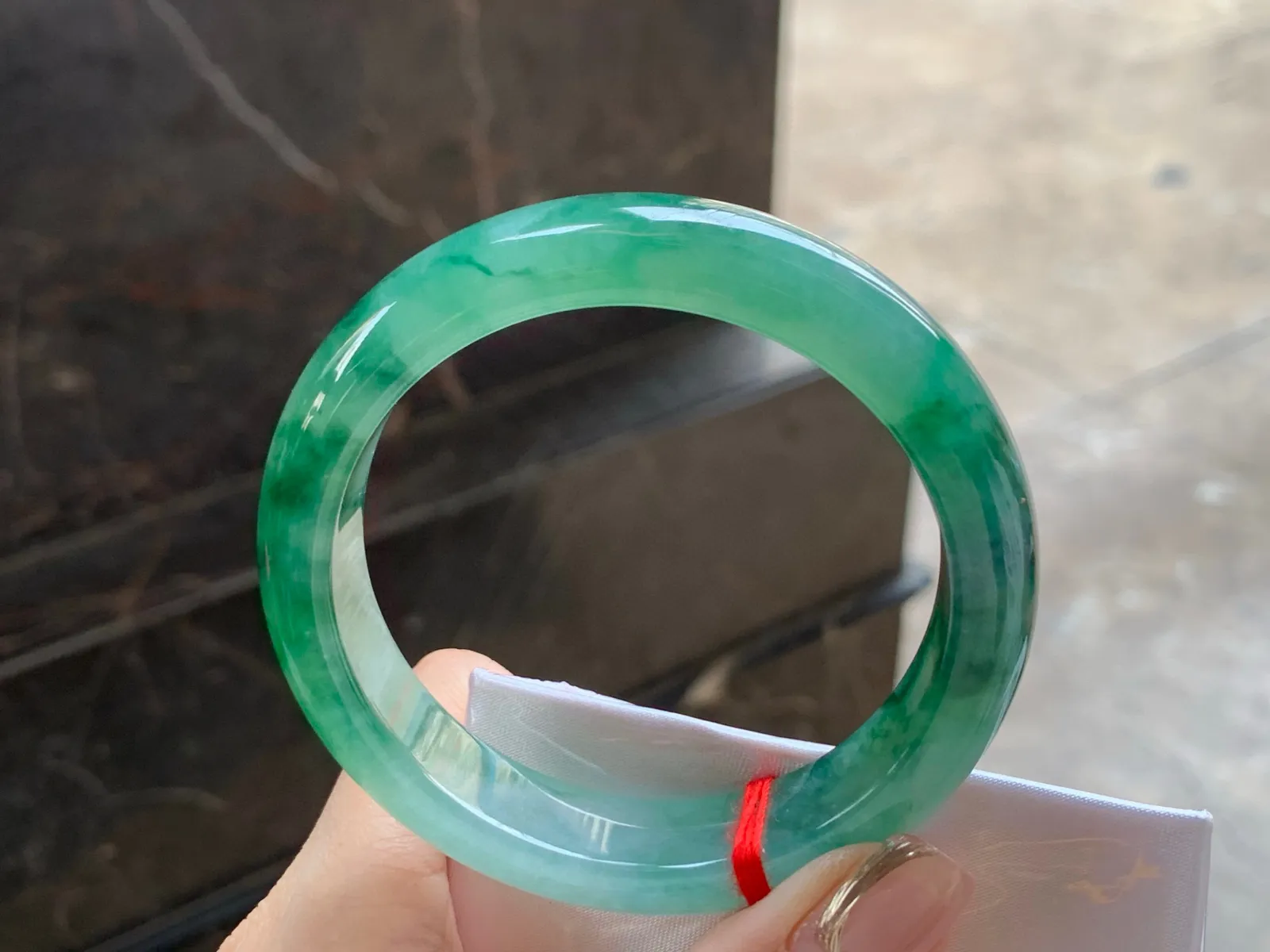 冰晴绿花手镯
水润清爽 55.4/12.5/8.2mm