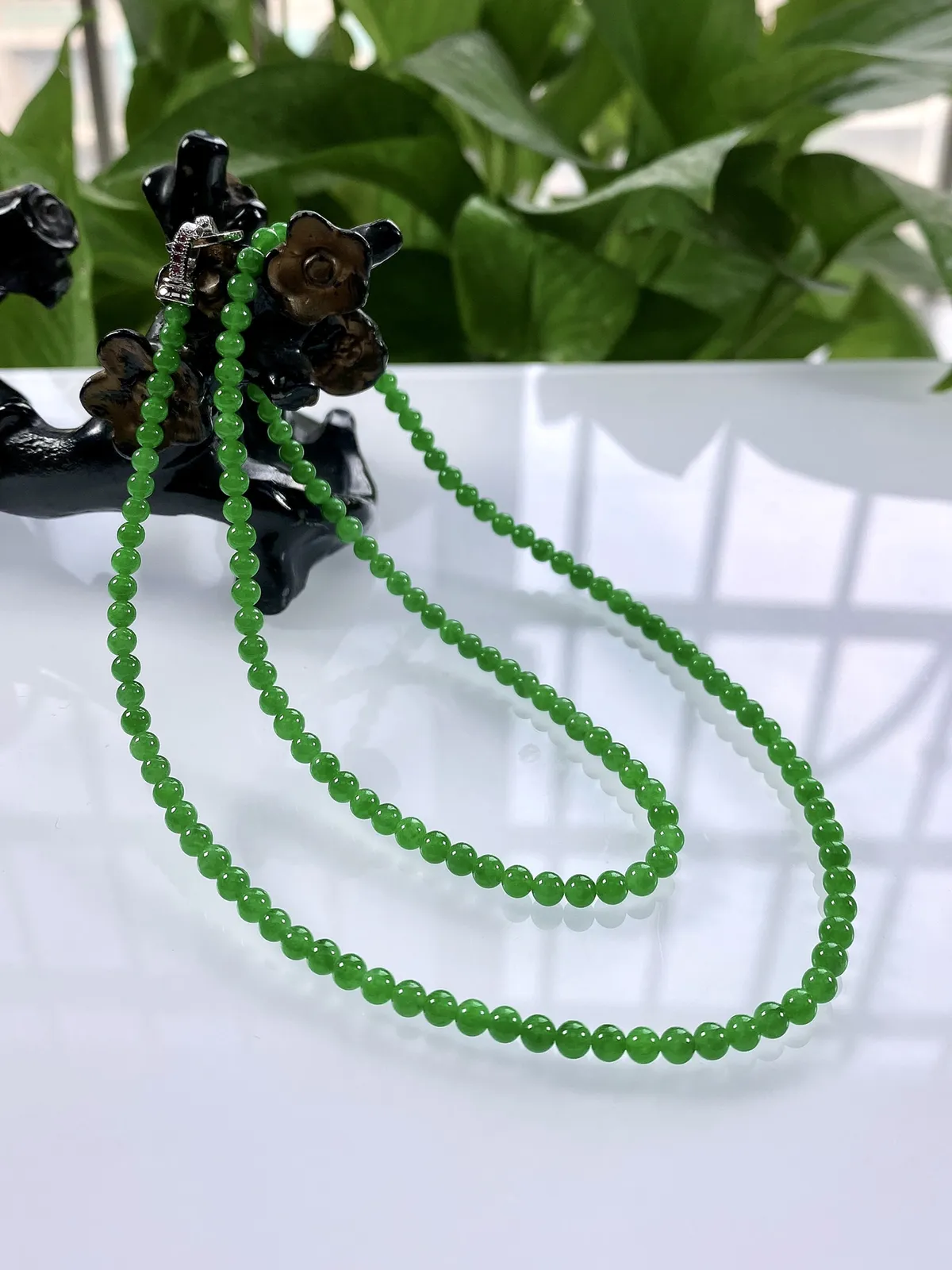 收藏级别，缅甸天然翡翠A货，卡3.8冰种起胶满绿浓阳绿小米珠小圆珠项链手链，尺寸：3.8mm/152颗，长度550mm，重量：13.65g