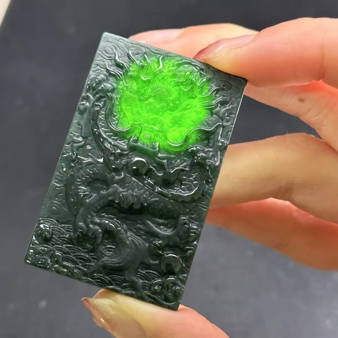 墨翠龙牌 种好色正 黑度不错 打灯通透