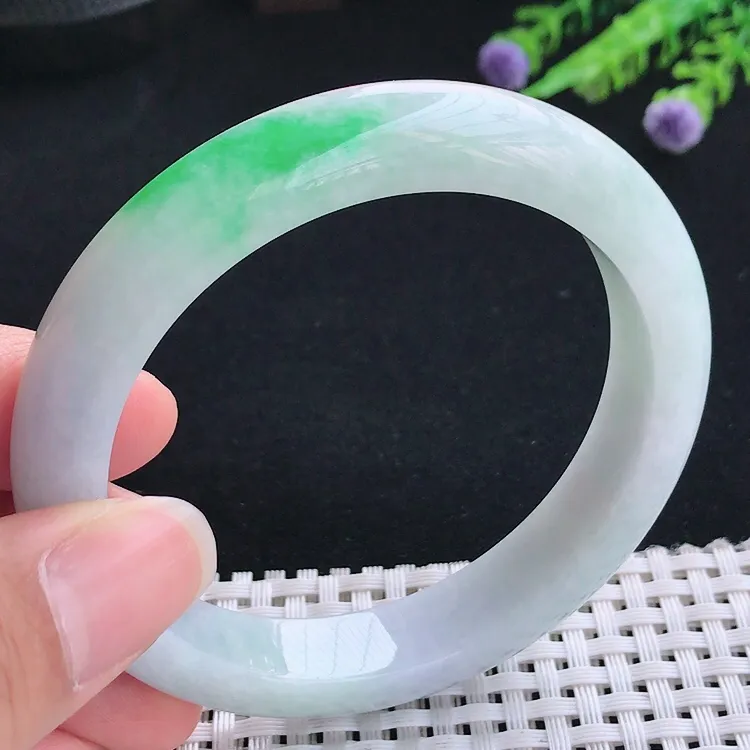 自然光57.5圈口老坑温润飘阳绿手镯翡翠玉镯尺寸57.5/11.8/8.7