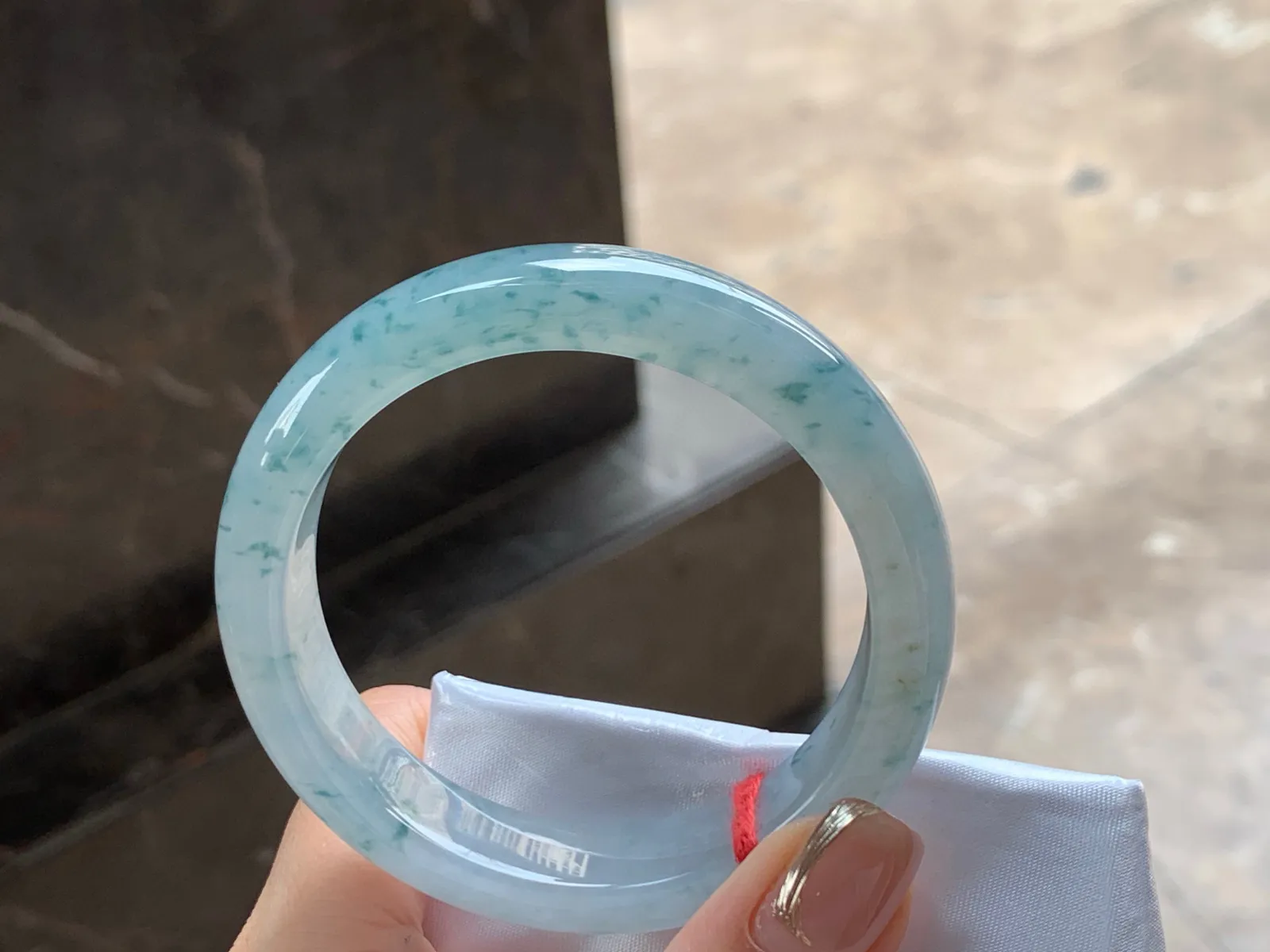 冰飘花手镯
清爽54.5/12.3/7.8mm