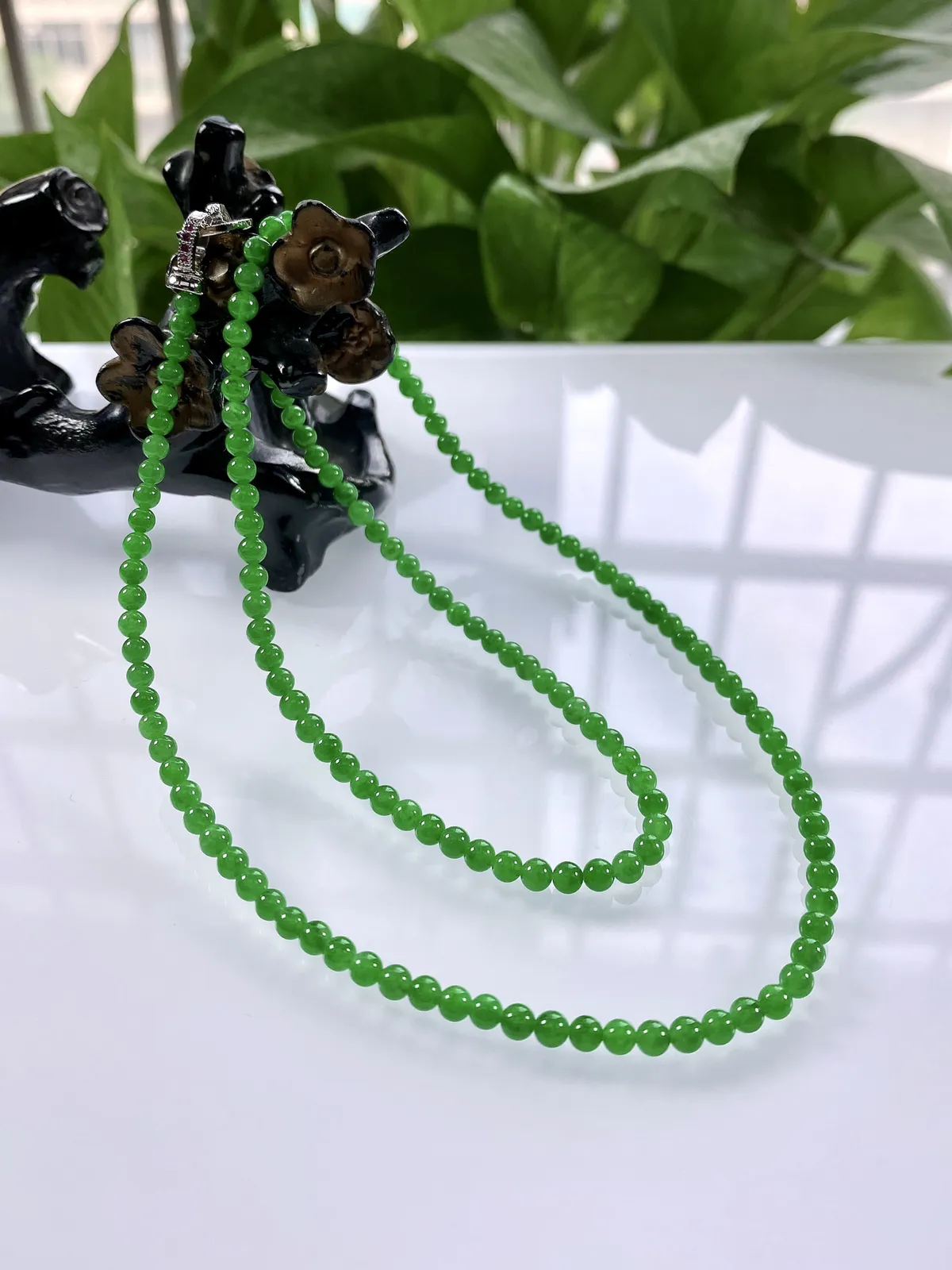 收藏级别，缅甸天然翡翠A货，卡3.8冰种起胶满绿浓阳绿小米珠小圆珠项链手链，尺寸：3.8mm/152颗，长度550mm，重量：13.65g